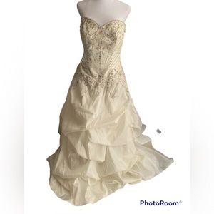 NWOT Jasmine Collection Wedding Ivory Dress Size 10